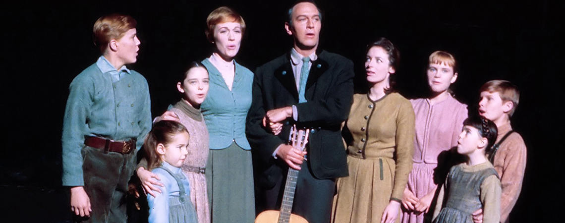  Julie Andrews, Christopher Plummer, Charmian Carr, Angela Cartwright, Duane Chase, Nicholas Hammond, Kym Karath, Heather Menzies-Urich, Debbie Turner | "The Sound of Music" (1965) *