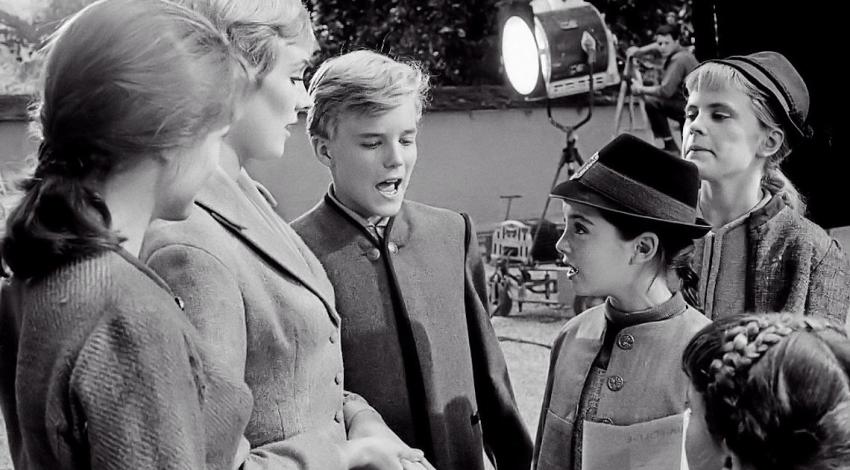 Julie Andrews, Charmian Carr, Angela Cartwright, Nicholas Hammond, Heather Menzies-Urich, Debbie Turner | "The Sound of Music" (1965)