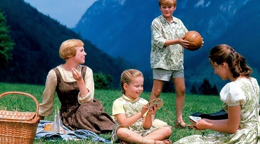 Julie Andrews, Charmian Carr, Duane Chase, Kym Karath | "The Sound of Music" (1965)
